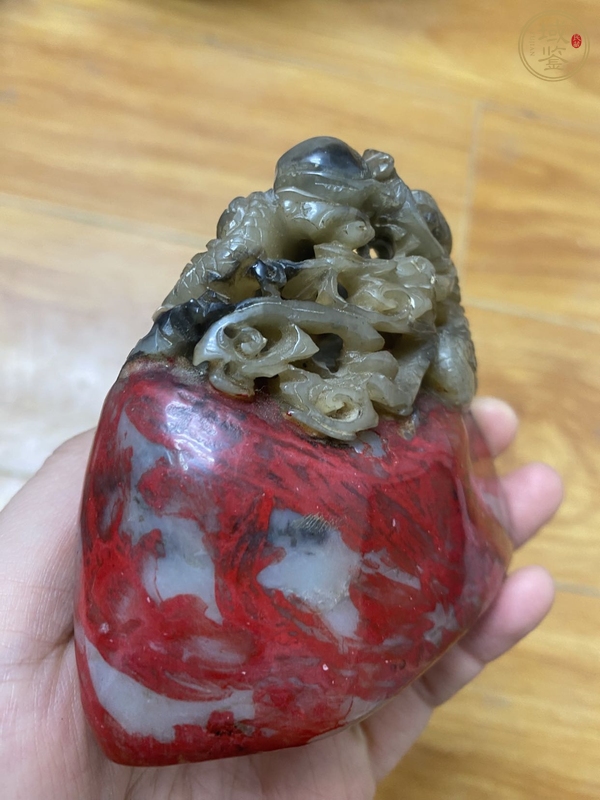 古玩玉器染色仿雞血石擺件真品鑒賞圖