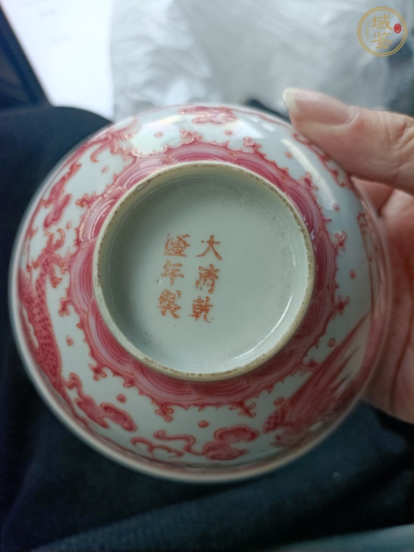 古玩陶瓷胭脂紅彩龍鳳紋碗真品鑒賞圖