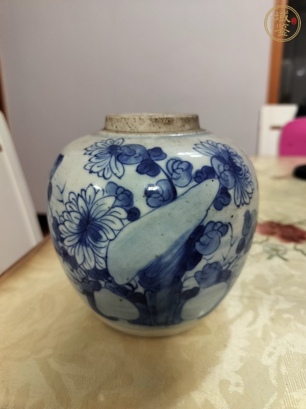 古玩陶瓷花卉紋青花罐真品鑒賞圖