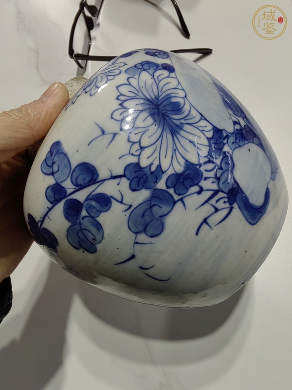 古玩陶瓷花卉紋青花罐真品鑒賞圖