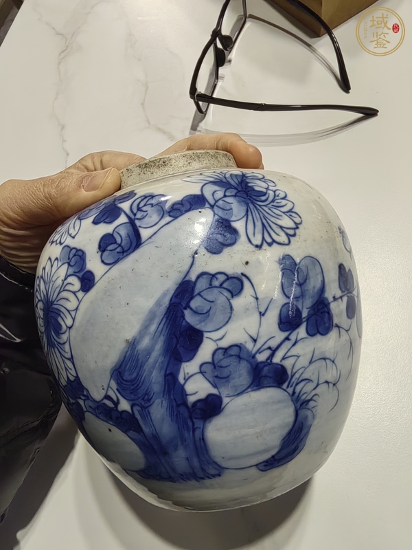 古玩陶瓷花卉紋青花罐真品鑒賞圖