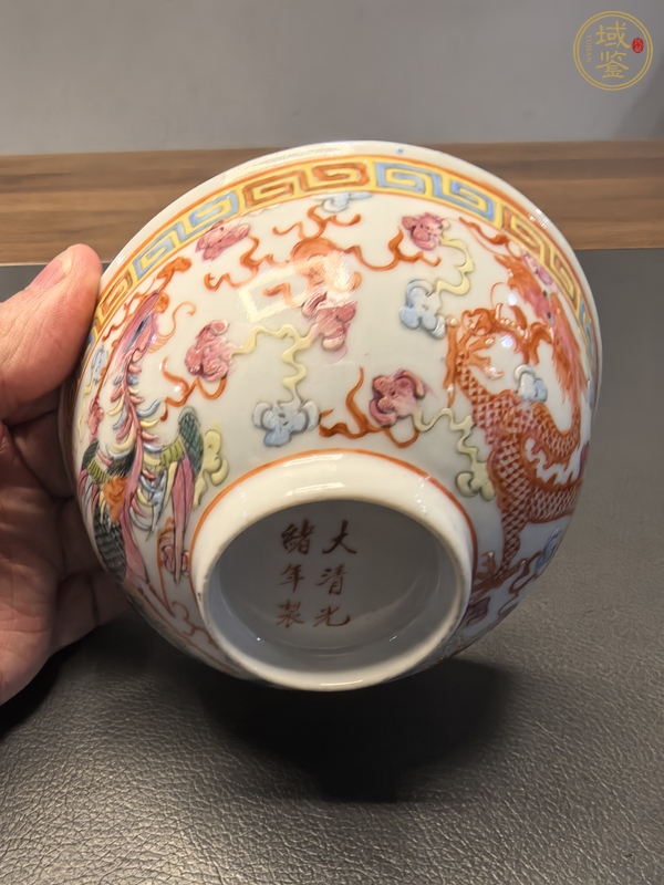 古玩陶瓷粉彩龍鳳紋茶碗真品鑒賞圖