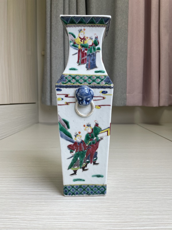 古玩陶瓷清咸豐同治 五彩人物故事紋獸耳銜環四方瓶拍賣,當前價格13000元