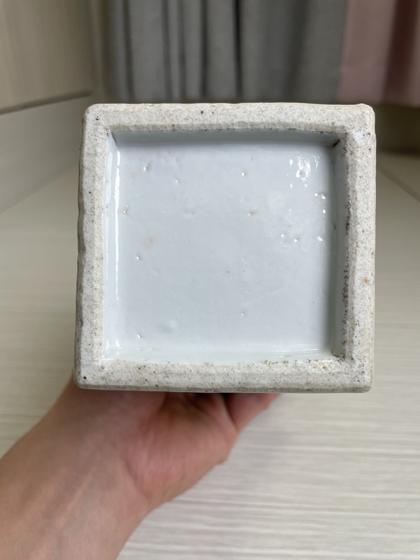 古玩陶瓷清咸豐同治 五彩人物故事紋獸耳銜環四方瓶拍賣,當前價格13000元