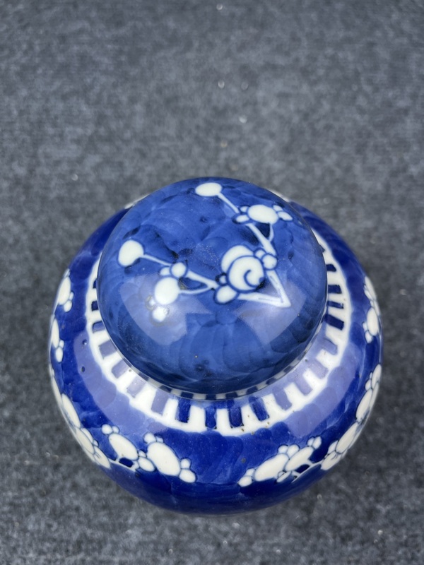 古玩陶瓷青花留白冰梅紋蓋罐拍賣,當前價格1688元