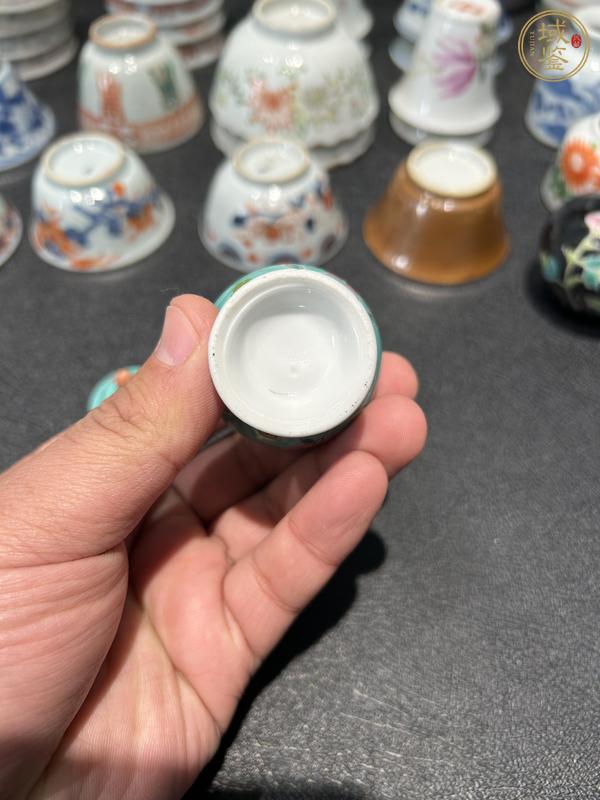 古玩陶瓷松石綠粉彩花卉紋蓋罐真品鑒賞圖