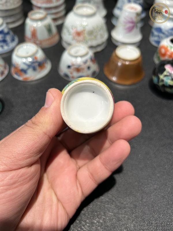 古玩陶瓷松石綠粉彩花卉紋蓋罐真品鑒賞圖