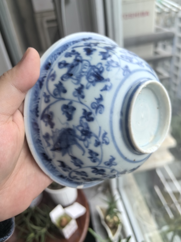 古玩陶瓷明代早期空白期青花荷蓮八寶紋茶碗拍賣，當(dāng)前價格11200元