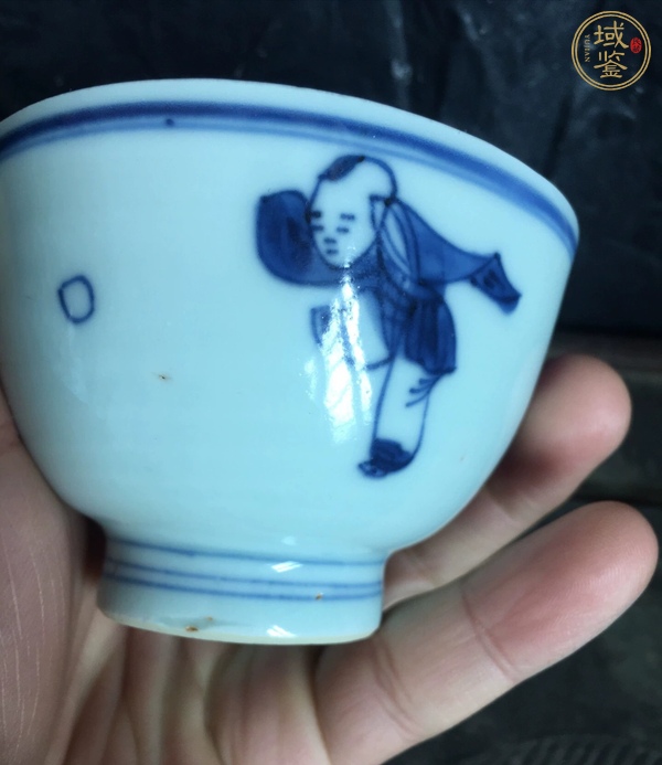 古玩陶瓷嬰戲紋青花杯真品鑒賞圖