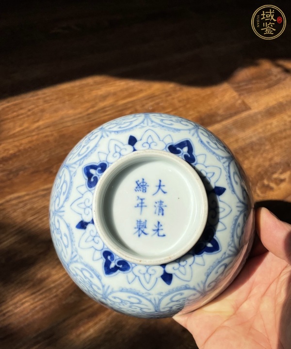 古玩陶瓷花卉紋青花碗真品鑒賞圖