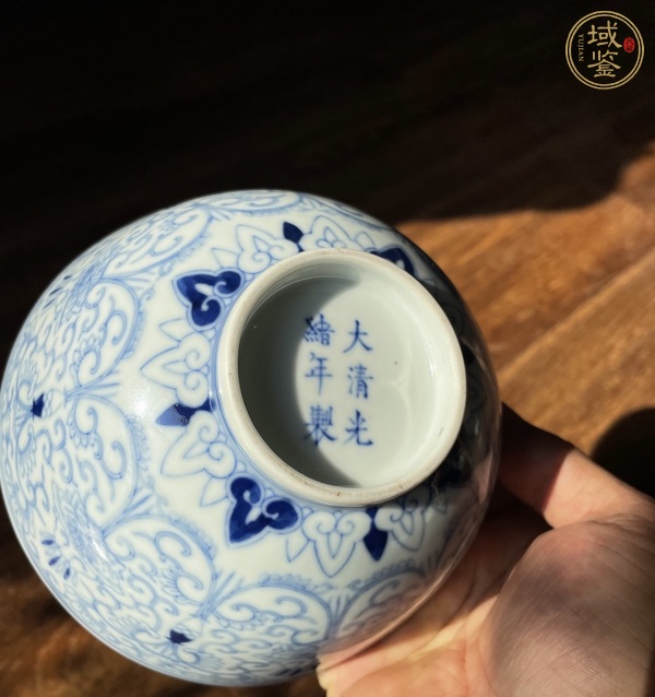 古玩陶瓷花卉紋青花碗真品鑒賞圖