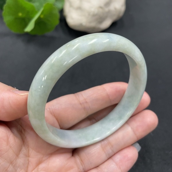 古玩玉器143天然翡翠正圈手鐲 58.4圈口拍賣,當(dāng)前價(jià)格180元