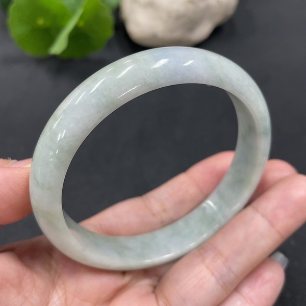 古玩玉器143天然翡翠正圈手鐲 58.4圈口拍賣,當(dāng)前價(jià)格180元