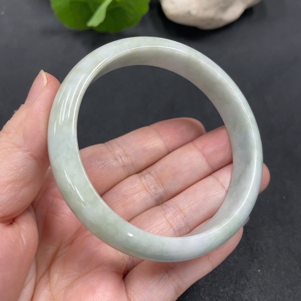 古玩玉器143天然翡翠正圈手鐲 58.4圈口拍賣,當(dāng)前價(jià)格180元