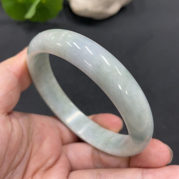 古玩玉器143天然翡翠正圈手鐲 58.4圈口拍賣,當(dāng)前價(jià)格180元