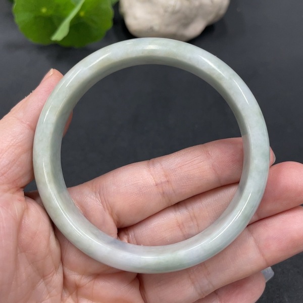 古玩玉器143天然翡翠正圈手鐲 58.4圈口拍賣,當(dāng)前價(jià)格180元
