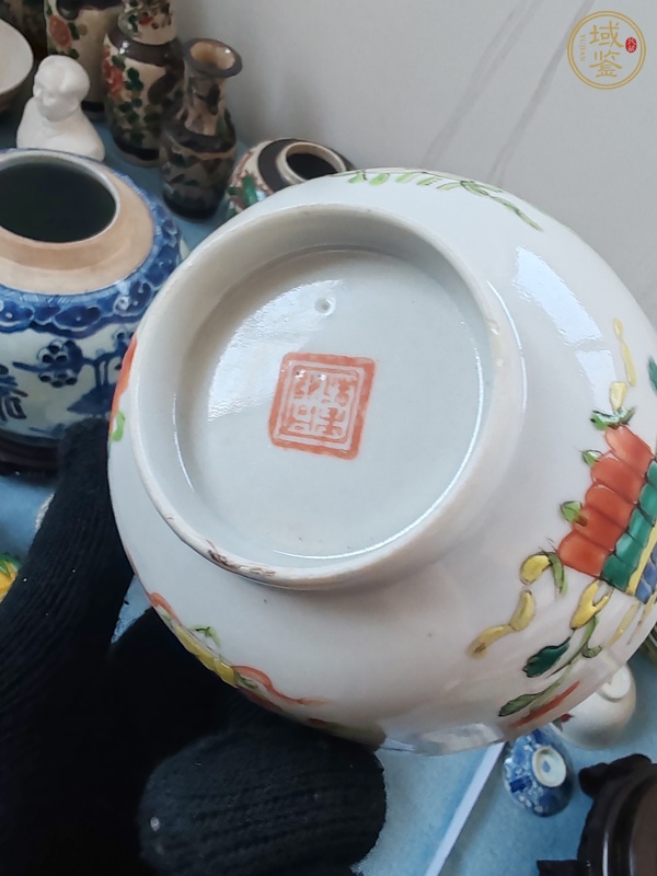 古玩陶瓷粉彩花卉紋碗真品鑒賞圖