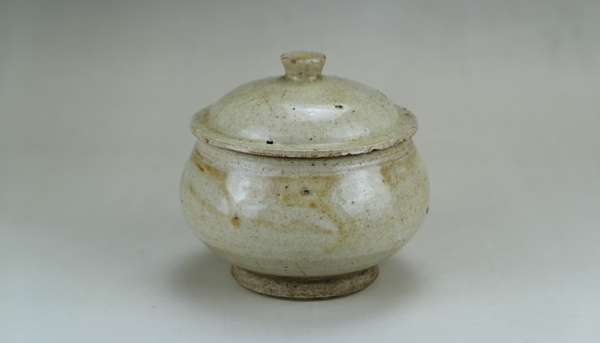 古玩陶瓷精品:明代龍泉青瓷缽式蓋罐（1368年~1644年）拍賣，當前價格77元