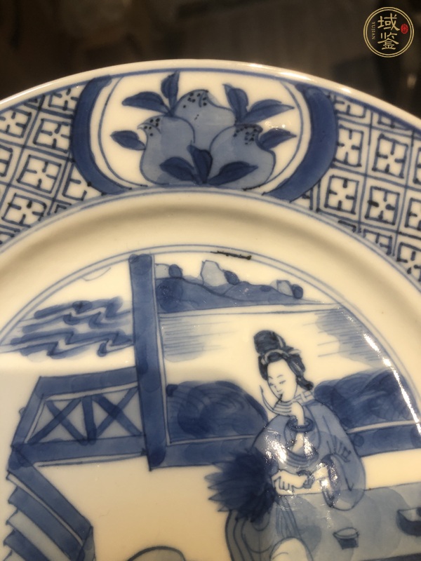 古玩陶瓷仕女紋青花盤真品鑒賞圖