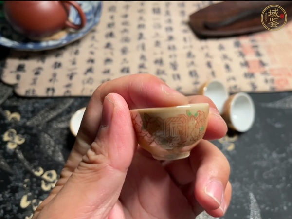 古玩陶瓷創(chuàng)匯期 印花小酒盅真品鑒賞圖