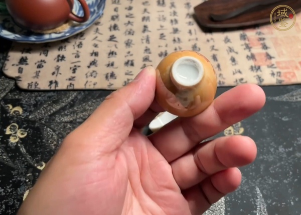 古玩陶瓷創(chuàng)匯期 印花小酒盅真品鑒賞圖