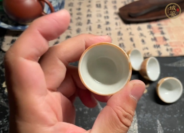 古玩陶瓷創(chuàng)匯期 印花小酒盅真品鑒賞圖