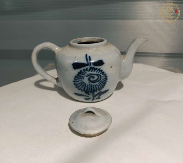 古玩陶瓷青花花卉福紋茶壺真品鑒賞圖