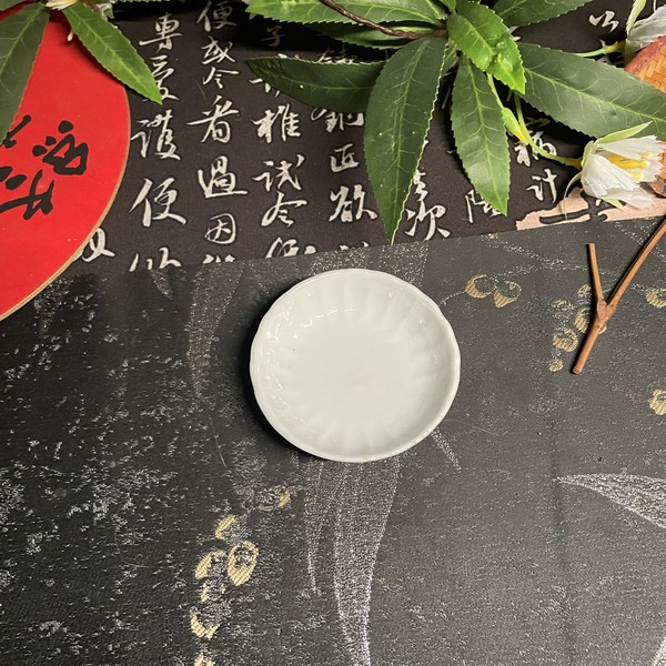 古玩陶瓷清同治 白釉瓜棱小碟拍賣(mài)，當(dāng)前價(jià)格600元