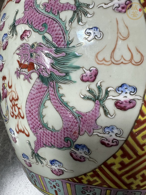 古玩陶瓷粉彩龍鳳紋案缸真品鑒賞圖