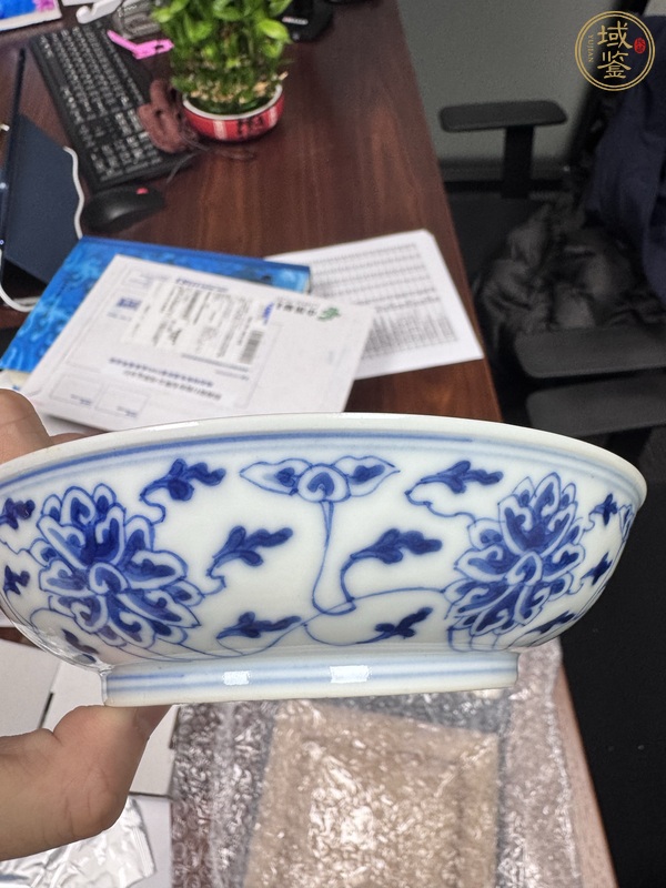 古玩陶瓷花卉紋青花盤真品鑒賞圖