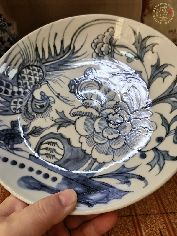 古玩陶瓷鳳穿牡丹紋青花盤真品鑒賞圖