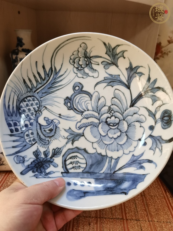 古玩陶瓷鳳穿牡丹紋青花盤真品鑒賞圖