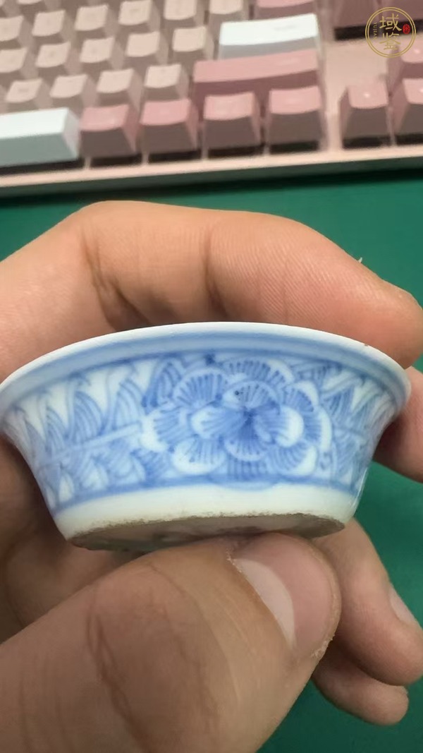 古玩陶瓷清中晚期 青花纏枝蓮馬蹄杯真品鑒賞圖