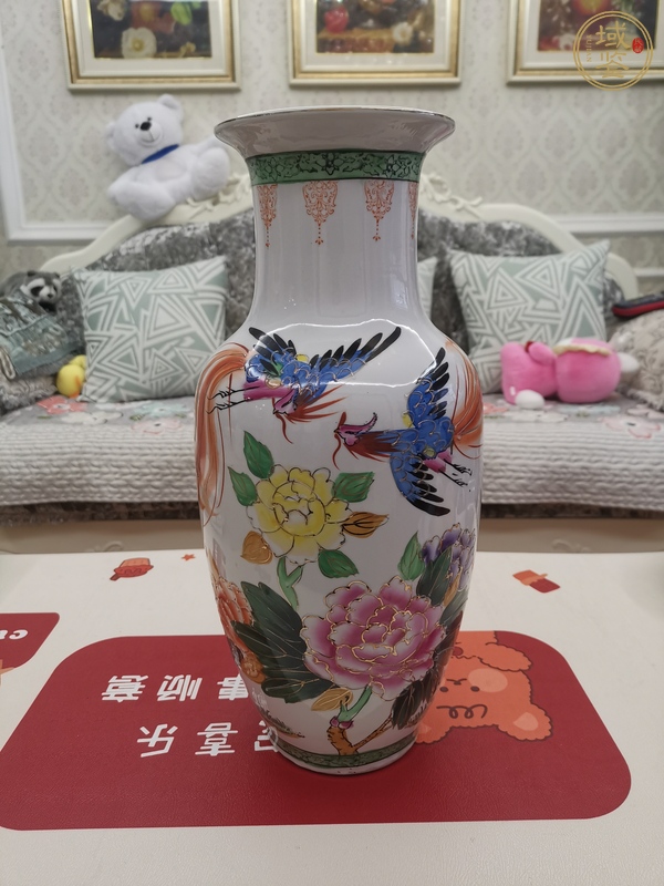 古玩陶瓷粉彩鳳穿牡丹紋山水觀音瓶真品鑒賞圖