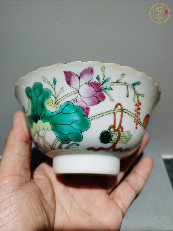 古玩陶瓷粉彩花卉花口碗真品鑒賞圖