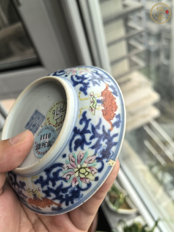 古玩陶瓷乾隆青花加彩盤真品鑒賞圖