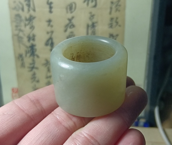 古玩玉器新疆和田玉雕“素紋扳指”拍賣，當(dāng)前價(jià)格2200元