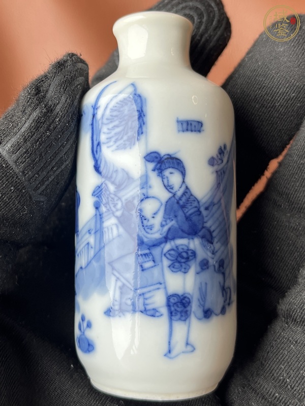 古玩青花人物紋鼻煙壺真品鑒賞圖