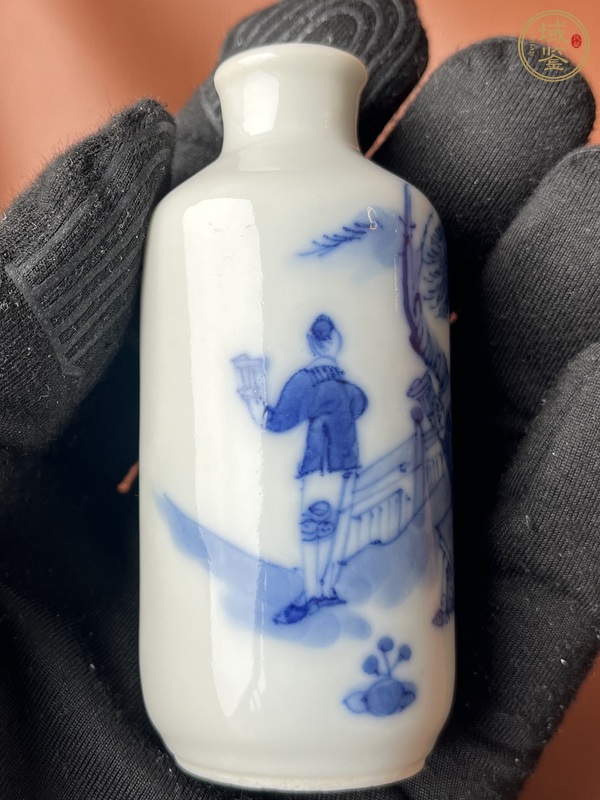 古玩陶瓷青花人物紋鼻煙壺真品鑒賞圖