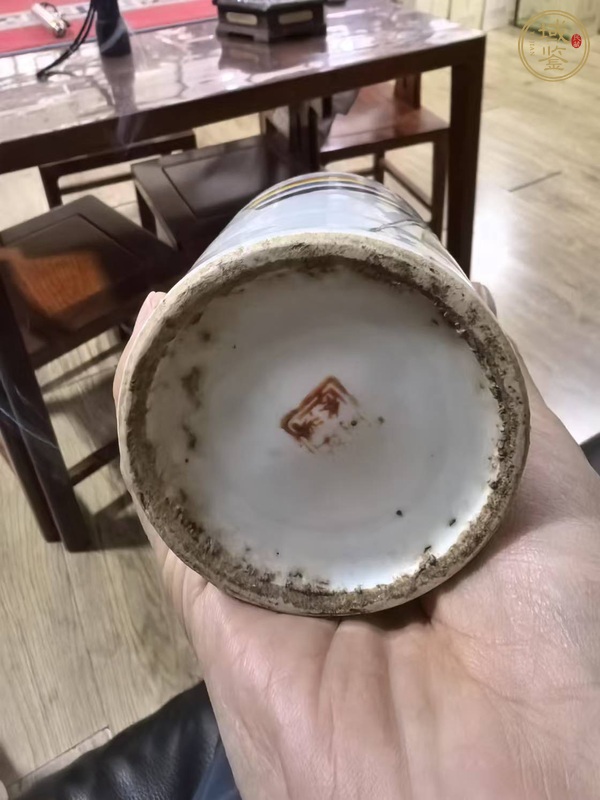 古玩陶瓷粉彩旗飾筆筒真品鑒賞圖