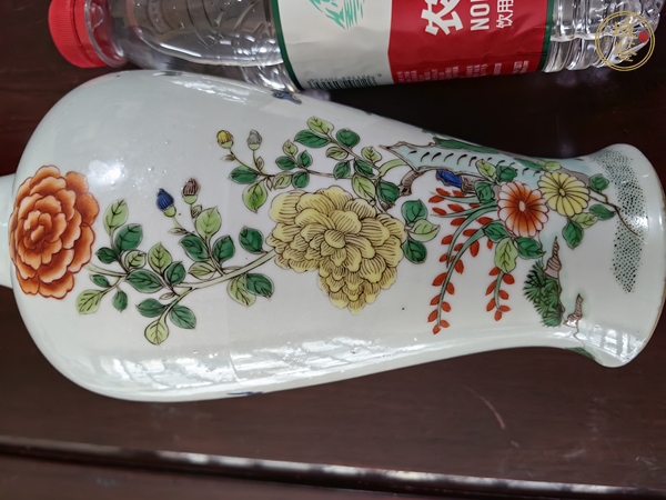 古玩陶瓷花鳥紋五彩瓶真品鑒賞圖