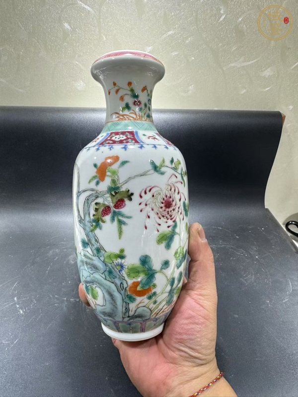 古玩陶瓷粉彩洞石花卉紋洗口瓶真品鑒賞圖