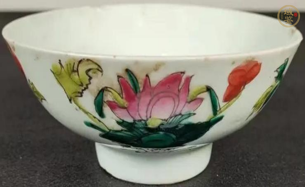 古玩陶瓷花卉紋粉彩碗真品鑒賞圖