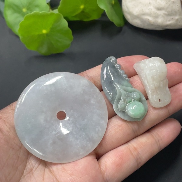 古玩玉器153天然翡翠掛墜一組3件一手走拍賣,當(dāng)前價(jià)格290元