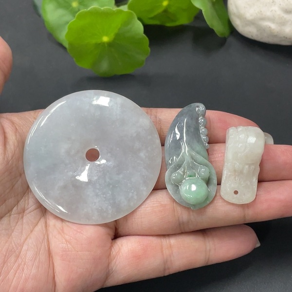 古玩玉器153天然翡翠掛墜一組3件一手走拍賣,當(dāng)前價(jià)格290元