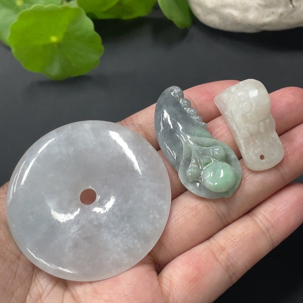 古玩玉器153天然翡翠掛墜一組3件一手走拍賣,當(dāng)前價(jià)格290元