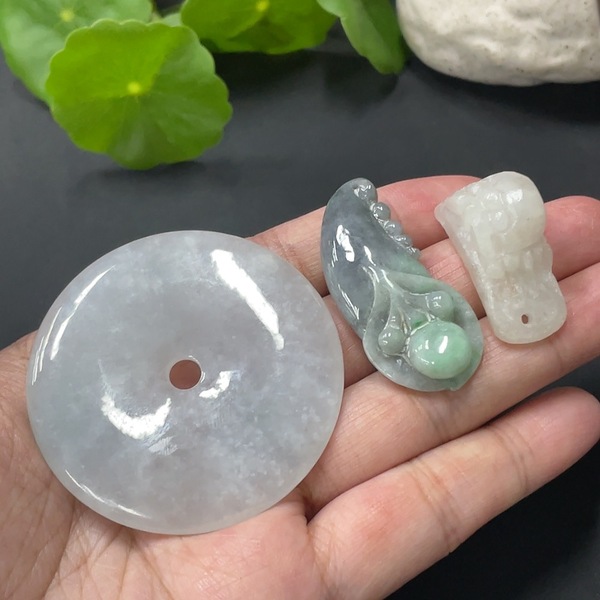 古玩玉器153天然翡翠掛墜一組3件一手走拍賣,當(dāng)前價(jià)格290元