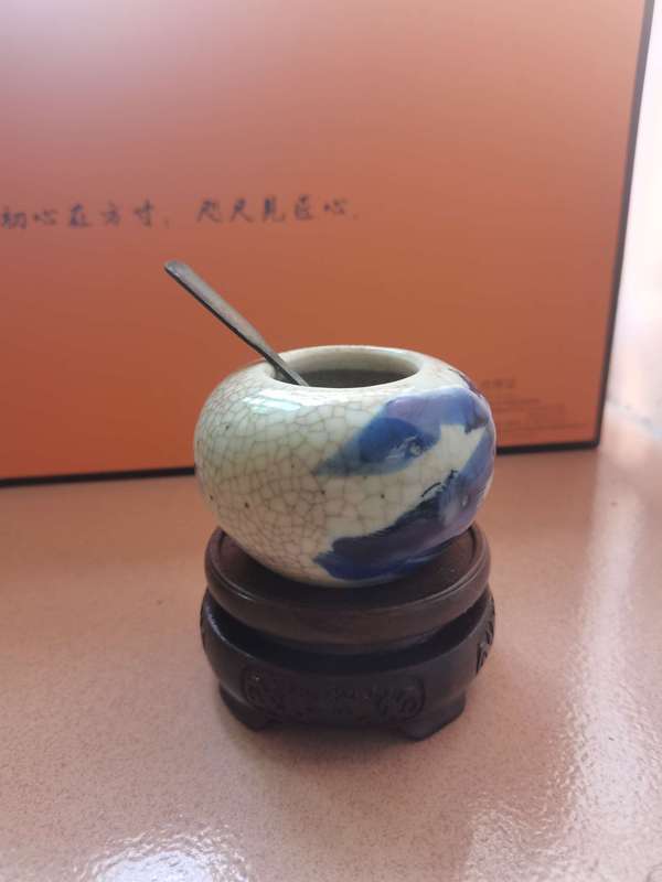 古玩陶瓷清晚期哥釉青花山水人物紋水盂拍賣，當前價格1500元