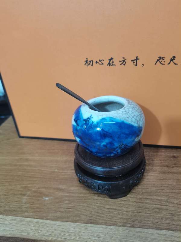 古玩陶瓷清晚期哥釉青花山水人物紋水盂拍賣，當前價格1300元