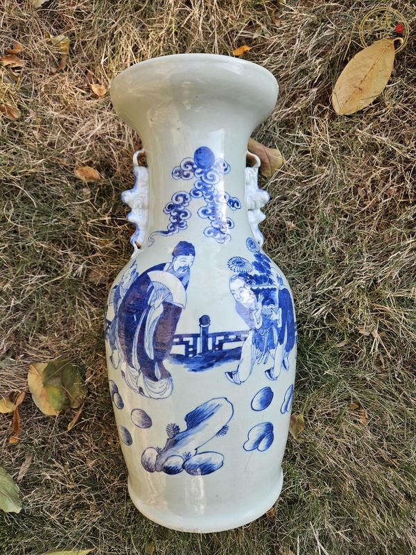 古玩陶瓷人物紋青花瓶真品鑒賞圖